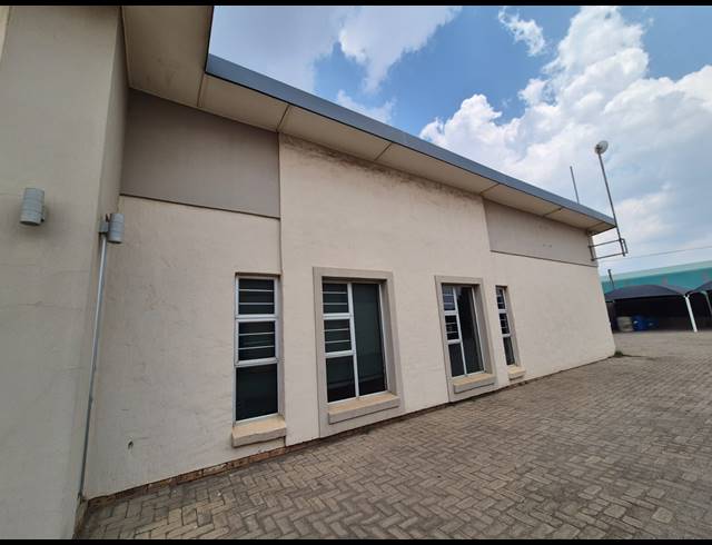 1,505M² BUSINESS TO LET IN VAALPARK